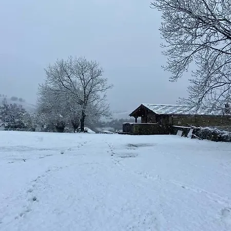 Pasiega Lucas Semesterbostad Bustantegua