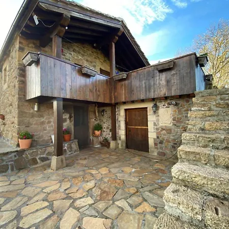 Pasiega Lucas Semesterbostad *