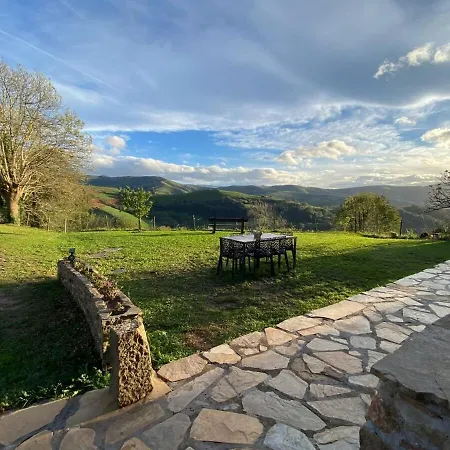 Pasiega Lucas Semesterbostad Bustantegua